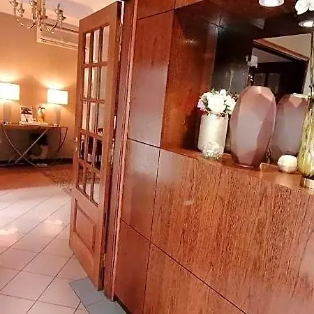 Residencial Imperial Hotel